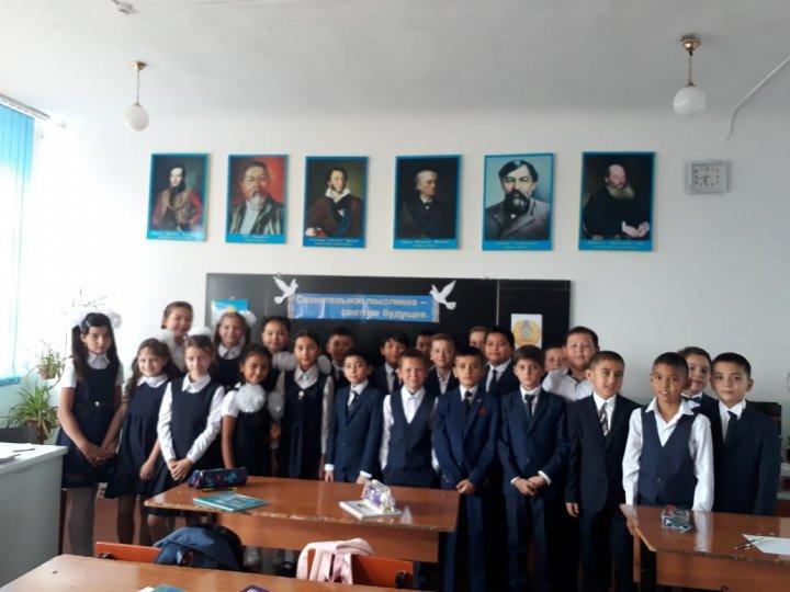 Единые республиканские классные часы: "Сознательное поколение-светлое будущее"