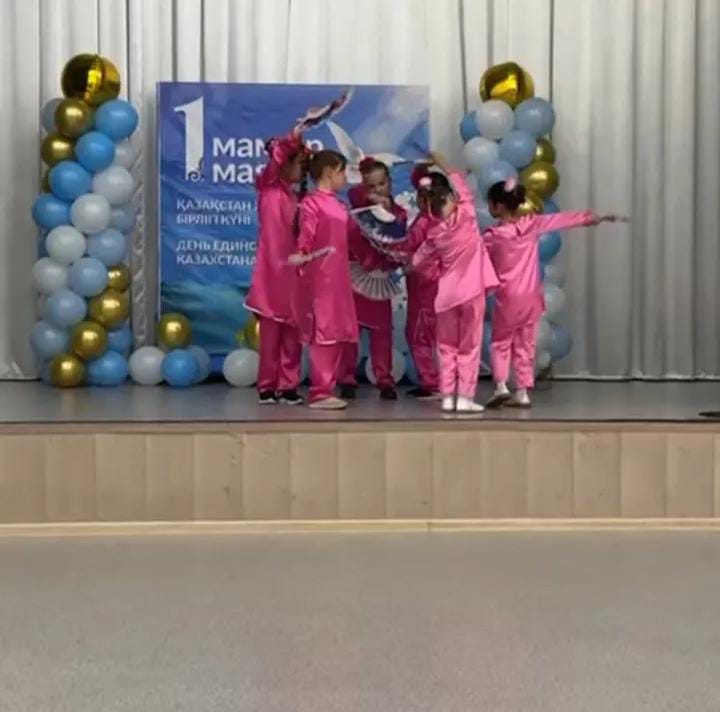#Біртұтас_тәрбие 1 Мамыр-Қазақстан халқының бірлігі күні!