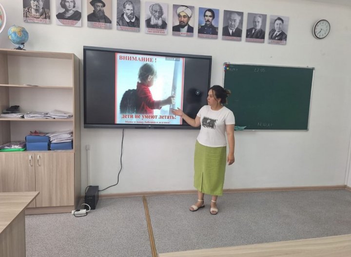 Профилактики выпадения детей из окон в 6 классах были проведены встречи с родителями  на тему: “Дети играют, а не летают!”