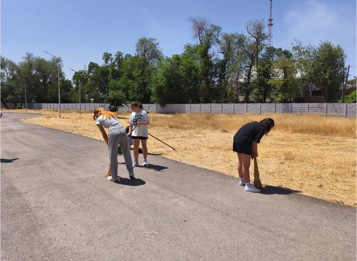 “Қаланың келбетін сақтайық!”тақырыбында, мектеп аумағына, тарихи ескерткіштер мен қоғамдық орындарға тазалық, сенбілік жұмыстарын ұйымдастыру акциясы өтті.